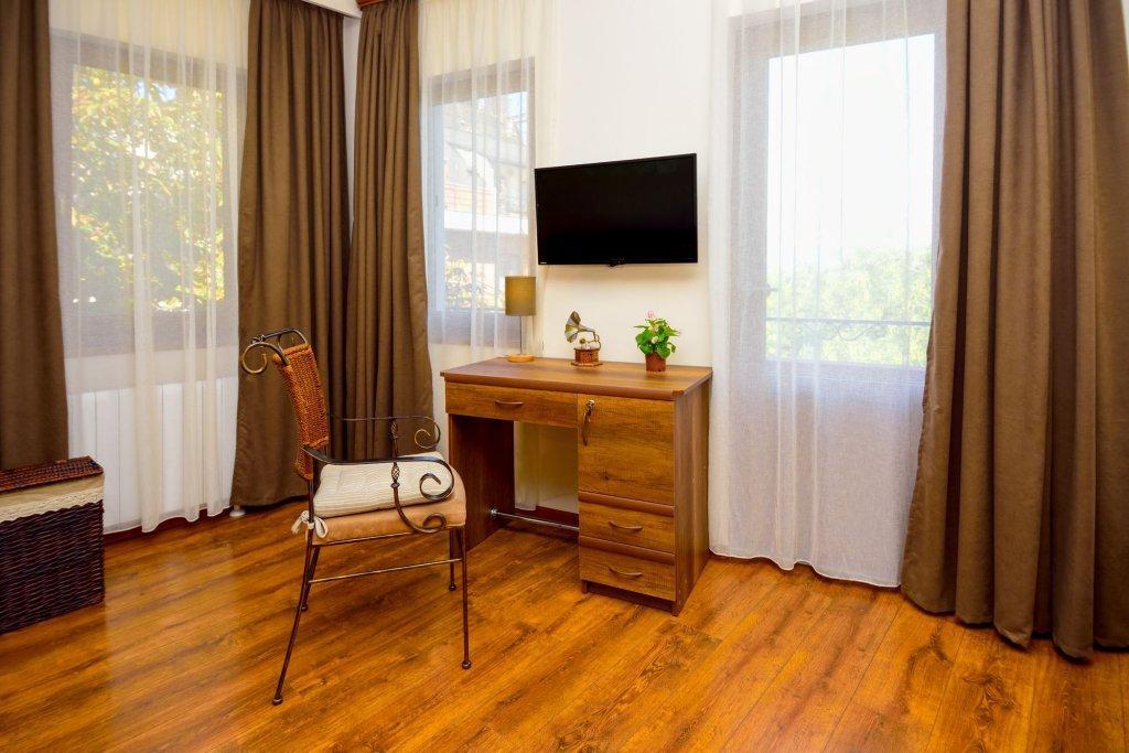 British House Hotel 4*